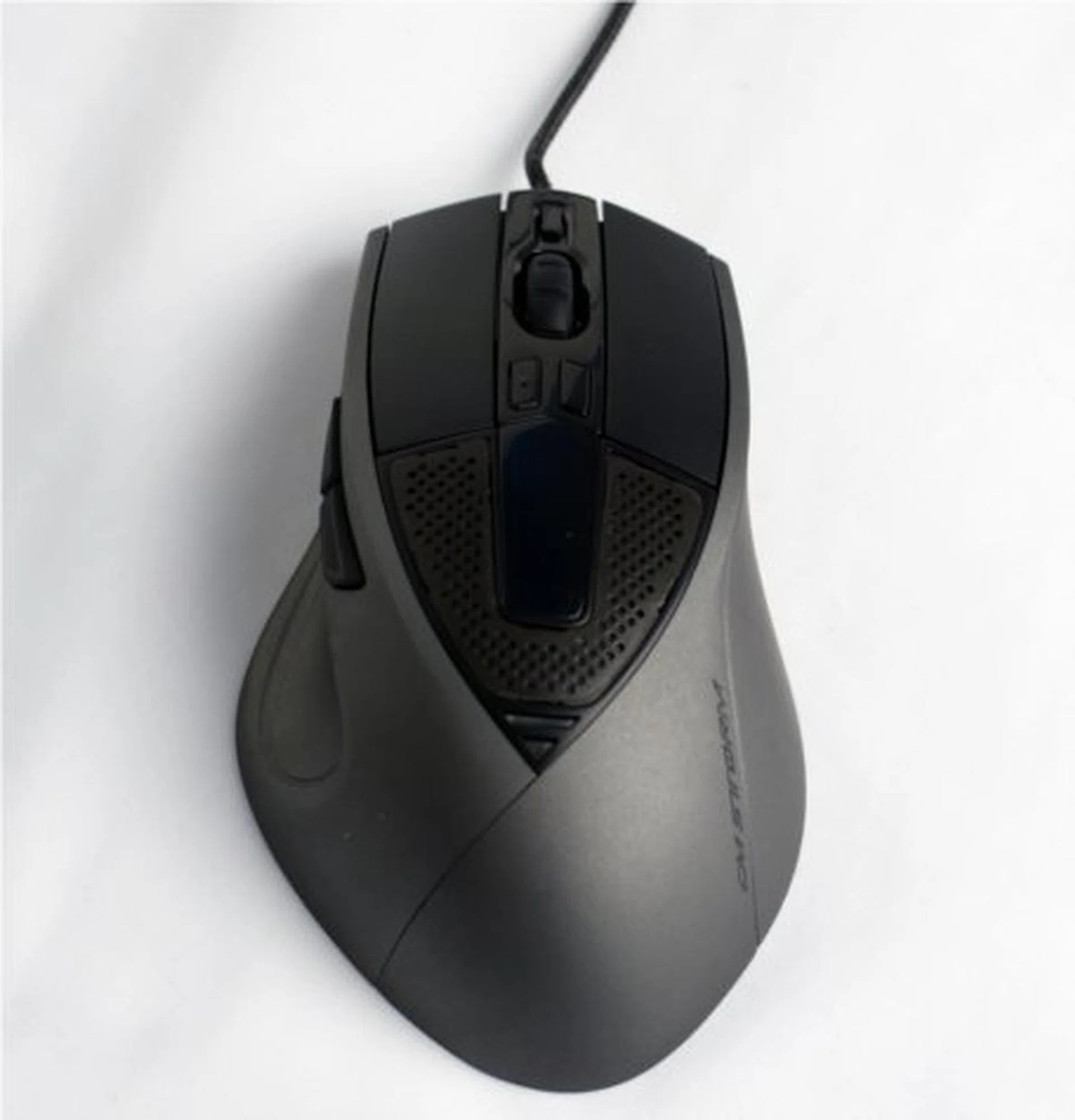 The Sentinel is a large mouse measuring in at 83.5 x 135 x 40mm.