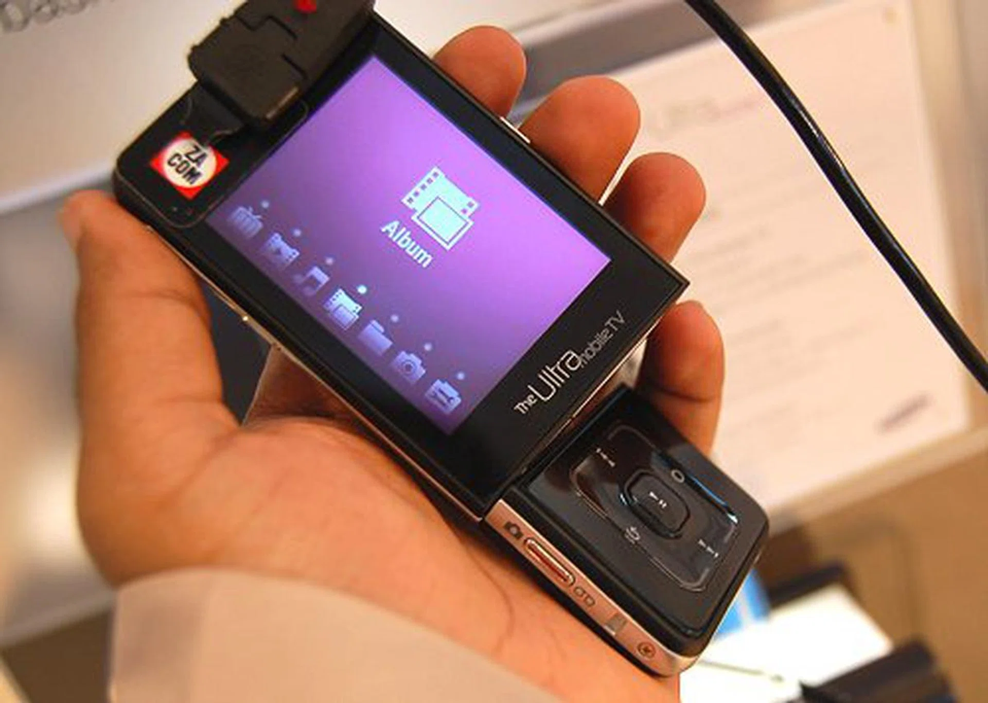  Look, it&rsquo;s a phone, it&rsquo;s a music player, it&rsquo;s Samsung&rsquo;s TV phone! First sighted at 3GSM in Spain, the Samsung F510 is an update over the F500 except that it has a DVB-H TV signal receiver. It sports the dual face LCD feature (with a 2.4&rdquo; 262K color screen on one side), Sweep Touch UI, HSDPA and comes with a TV-out function. Definitely gives both the Samsung P910 and Nokia N92 a money-run &ndash; in DVB-H-supported countries at least. Other specifications include network support for HSDPA/EDGE and 900/1800/1900/2100MHz frequency bands. It sports a 2-megapixel camera, comes with a nifty Landscape View (self-standing swivel screen) and plays DivX on top of H.263, H.264,MPEG-4 and WMV formats. For music, it even plays AC3. In terms of video frame-rate, it supports QVGA at 30 fps (up to 544kbps) with a 410MB memory and microSD expansion. Measures 116.5 x 50.4 x 10.7mm.  