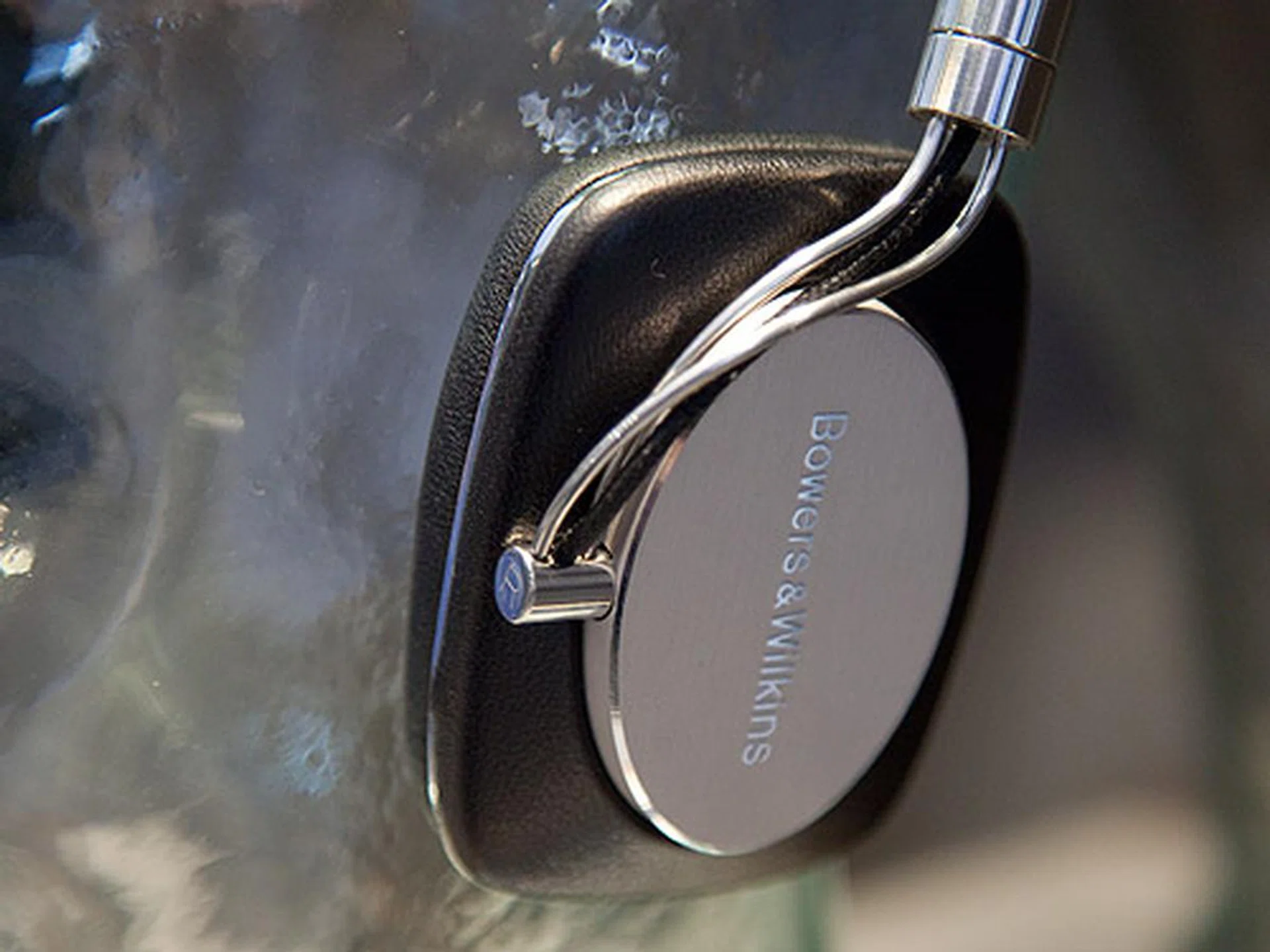 The new B&W P5 Mobile Hi-Fi headphones.
