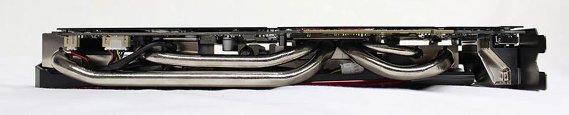 The card displays its 10mm-thick heatpipes in their full glory.