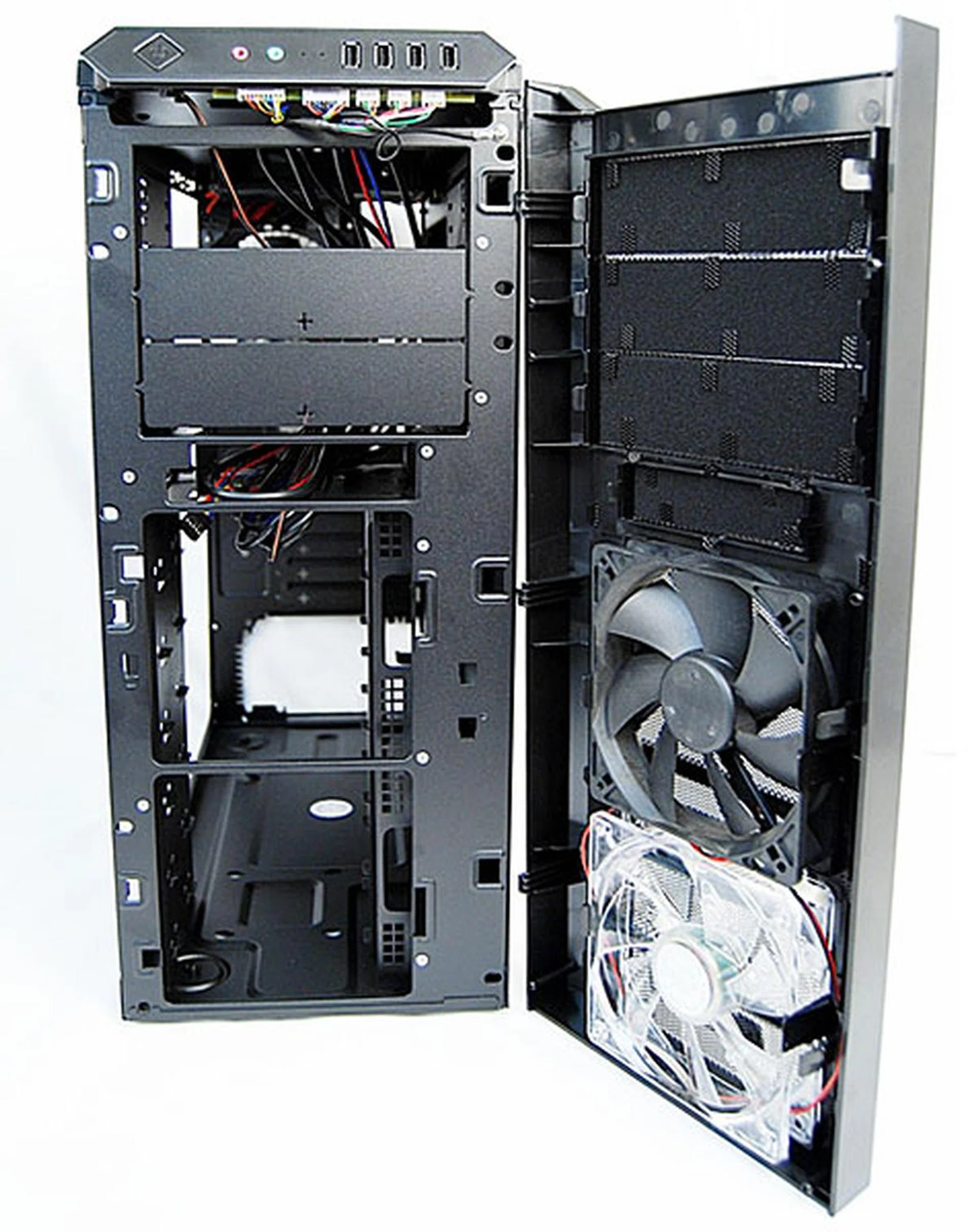 Besides the supplied top and rear case fans, you can install two more 120mm fans on the front panel for intake of fresh air and cooling the hard drives. As shown in this photo, we mounted some of our spare fans for trials. Just note that these front fans are your own optional purchase options.