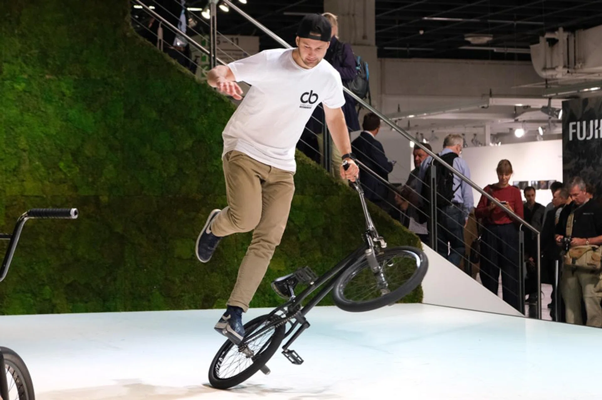 44.4mm at f/4.0, 1/500s, ISO 2500