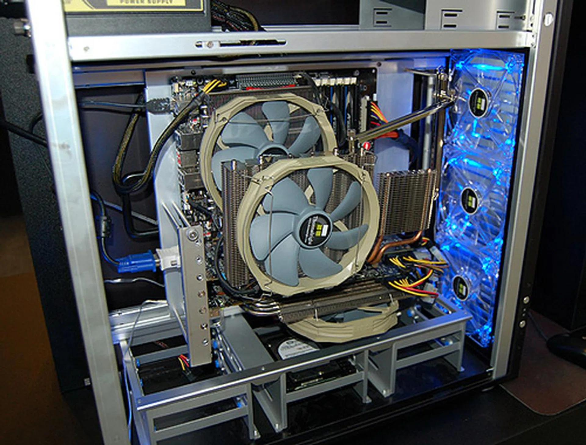 This insane looking setup actually consists of a GeForce GTX 480 graphics card. How effective is it? Look at the results below.