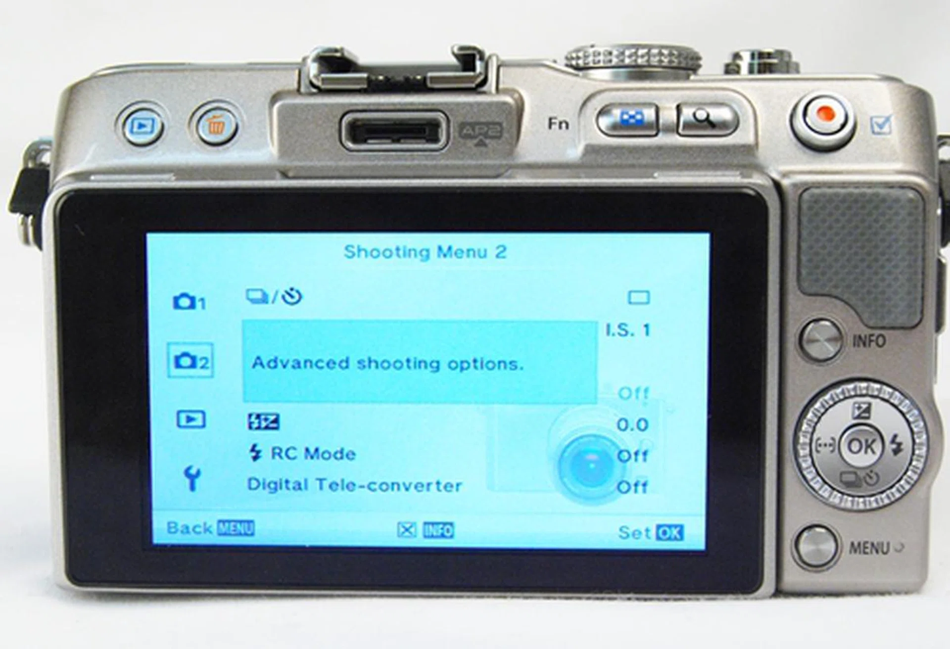Like its E-P3 cousin, the E-PL3 comes with a reworked and more modern user interface.