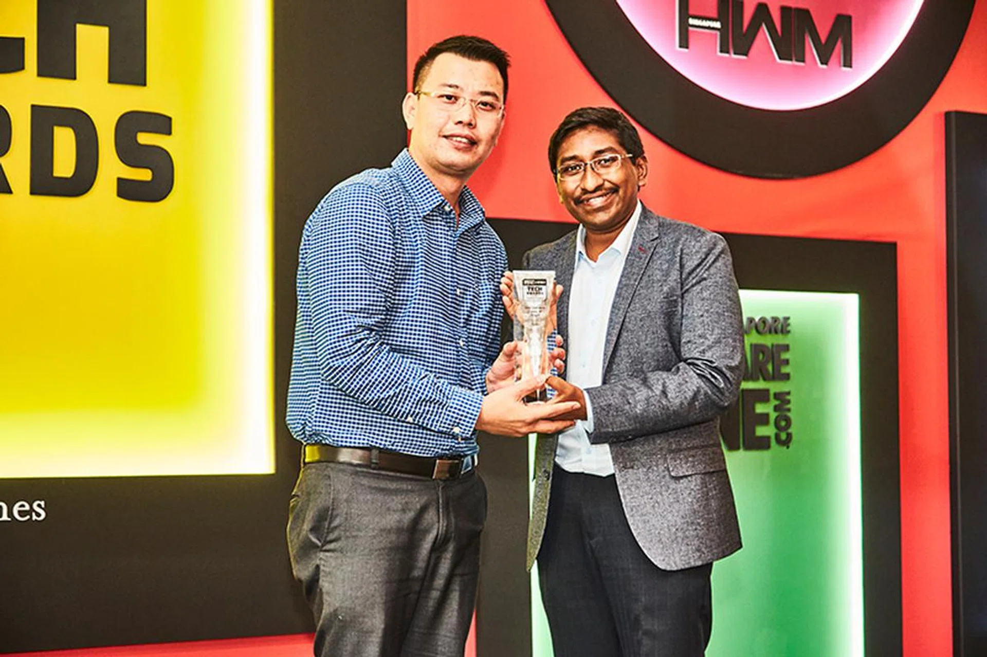 The Readers' Choice award for Best Business Projector Brand goes to Epson. Here's Mr. Alex Chua accepting the award.
