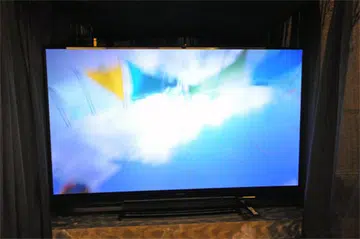Mitsubishi Electric's 92-inch 3D TV joins the ranks of its other large size televisions and is planned to be sold for US$6000 once it's ready for retail. The unit seen here is actually a prototype demo unit.