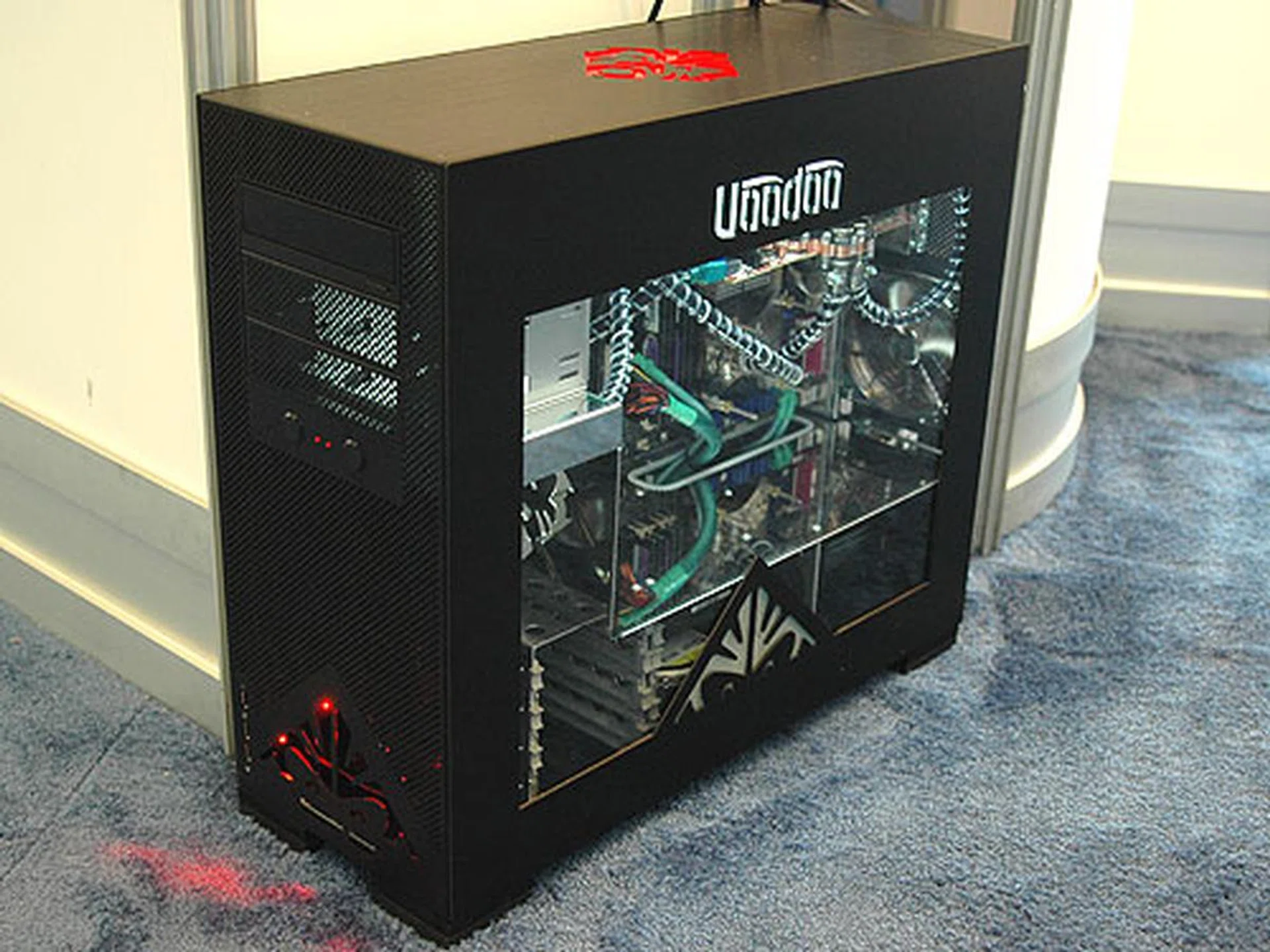 The Voodoo Omen Extreme Gamer i:121. It uses an advanced liquid cooling system for both its processor and graphics card. It supports water cooling for CrossFire setups too.