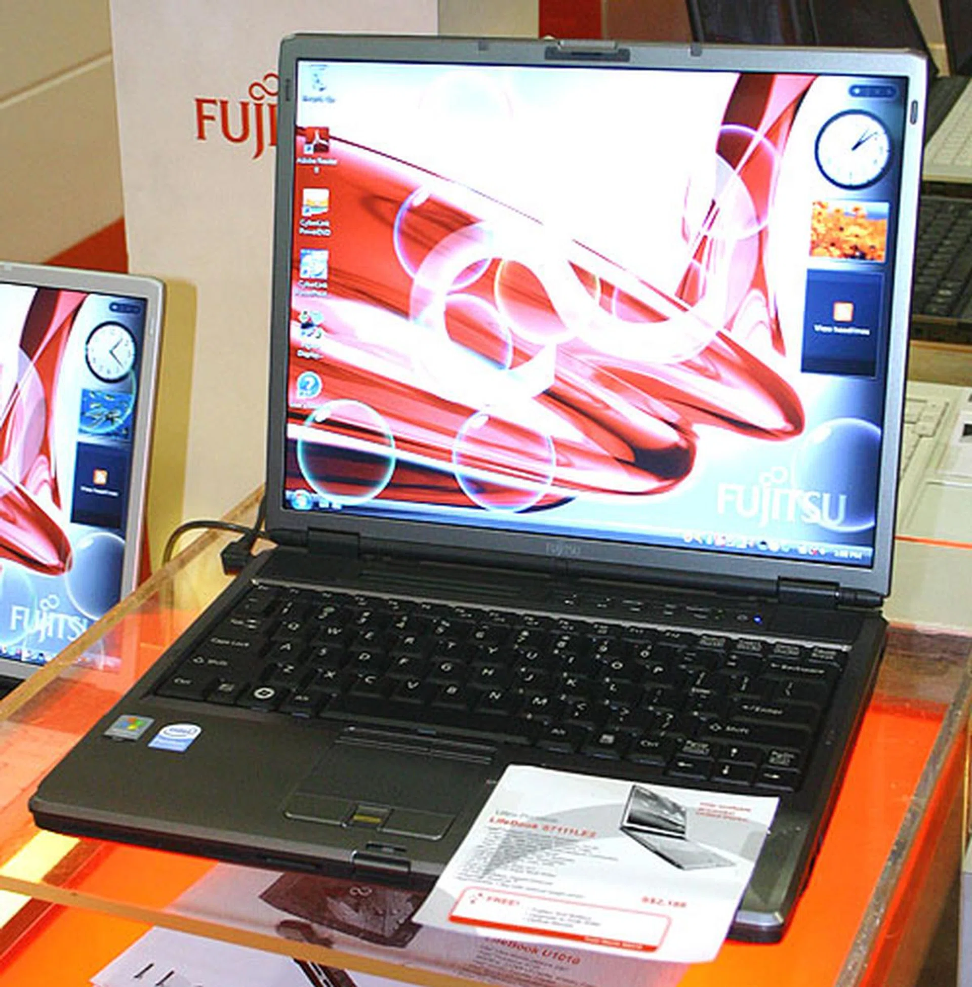  This 14.1 LifeBook S7111LE2 comes with a dual core processor (T2130) and is based on Intel's 945GM Express chipset. It has 1GB of DDR2 RAM and has a 120GB hard drive. Priced at $2188, there is limited stock and it is only available at Comex.  