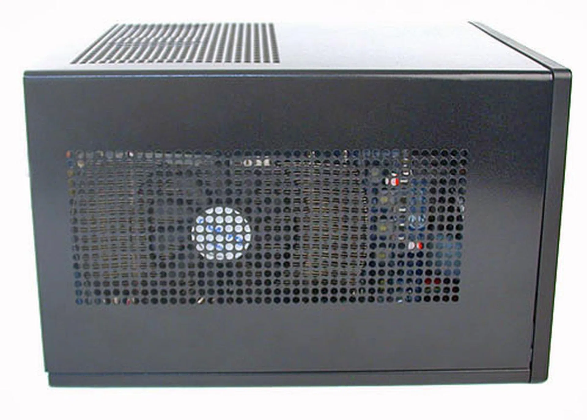 Ventilation should not be an issue with the SG05, judging from the many air vents, including this side of the chassis near the graphics card.