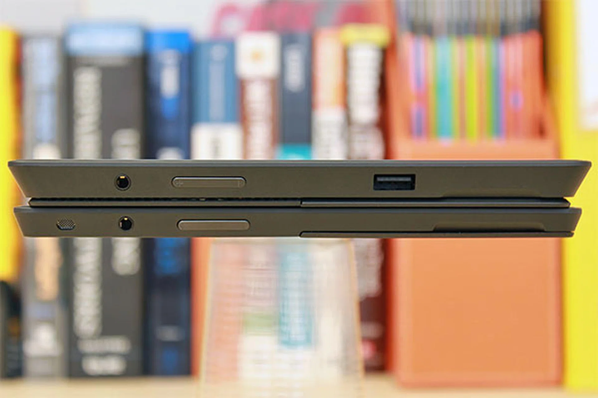 The USB 3.0 port resides on the left side of the Surface Pro (the one on top), whereas the sole USB 2.0 port on the Surface RT is found on the right. In addition to the headphone jack and volume rocker, the Surface RT also has a speaker hole on this side.