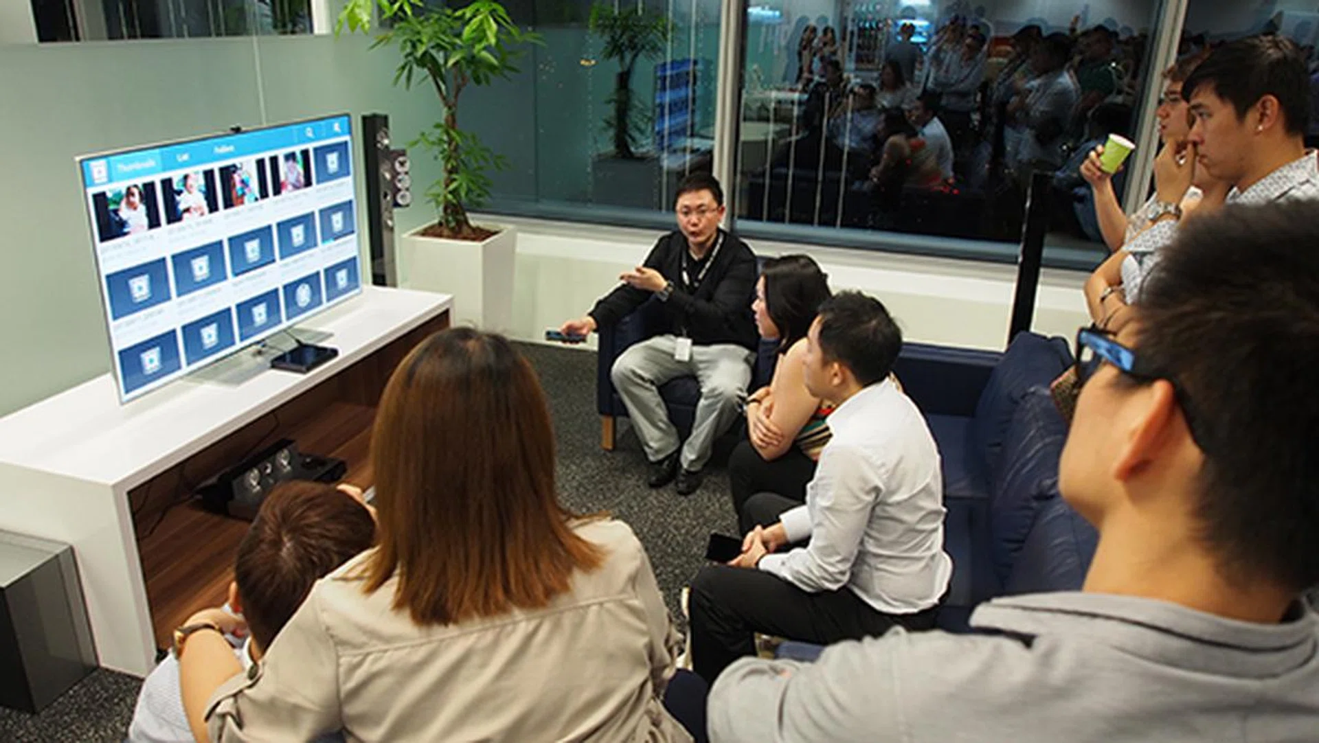 Samsung HomeSync demonstration where a Galaxy Note 3 was linked to the media hub and used to navigate through its media content.