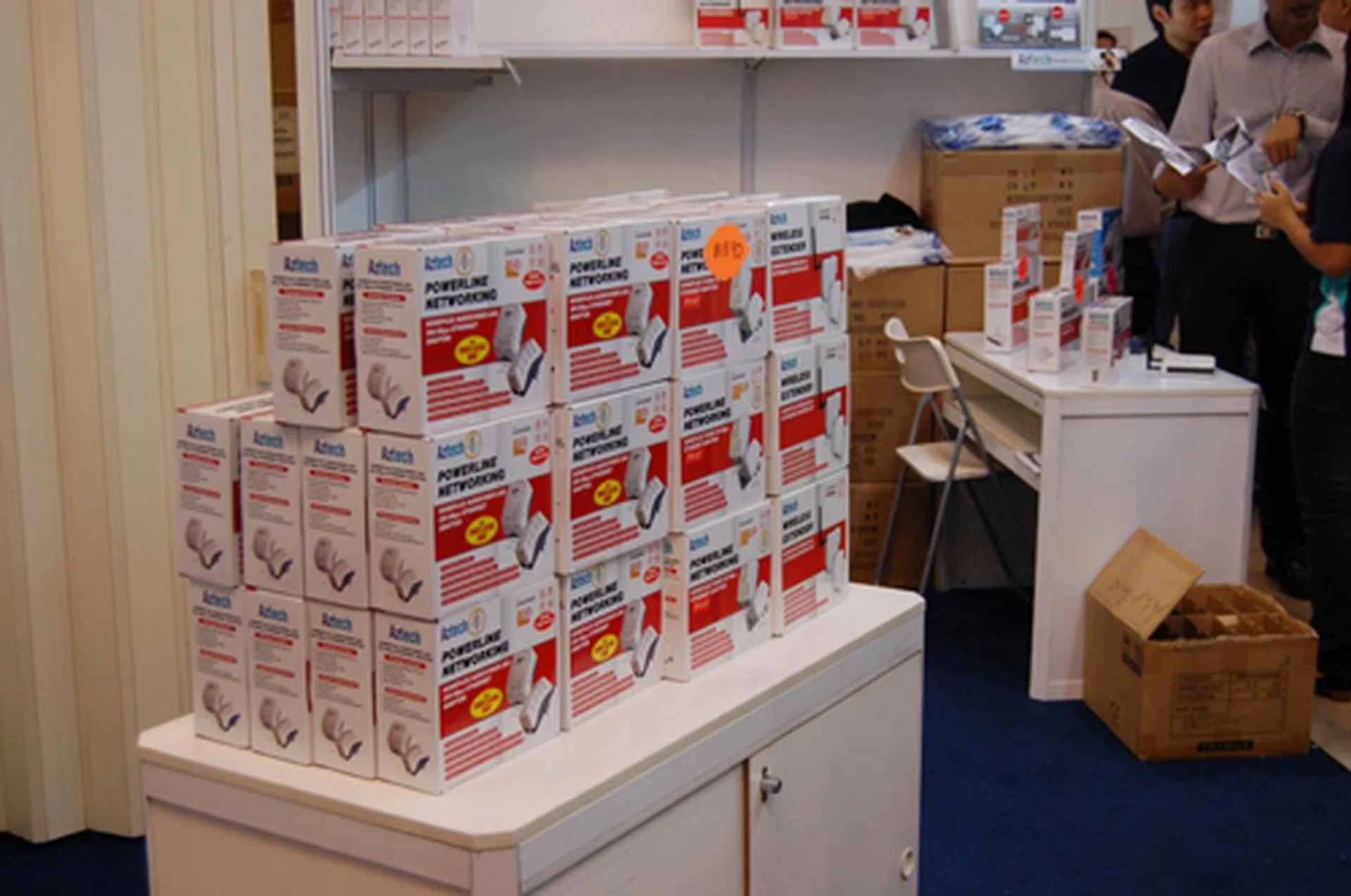  For the 85Mbps Aztech HomePlug set, going for $118.90 per pair and the 200Mbps set going for $218.90 per pair; this promotion is too hard to miss. It offers an easy and fast cable-free solution for the home. So it's worth going down to Comex to get a pair for your home.  