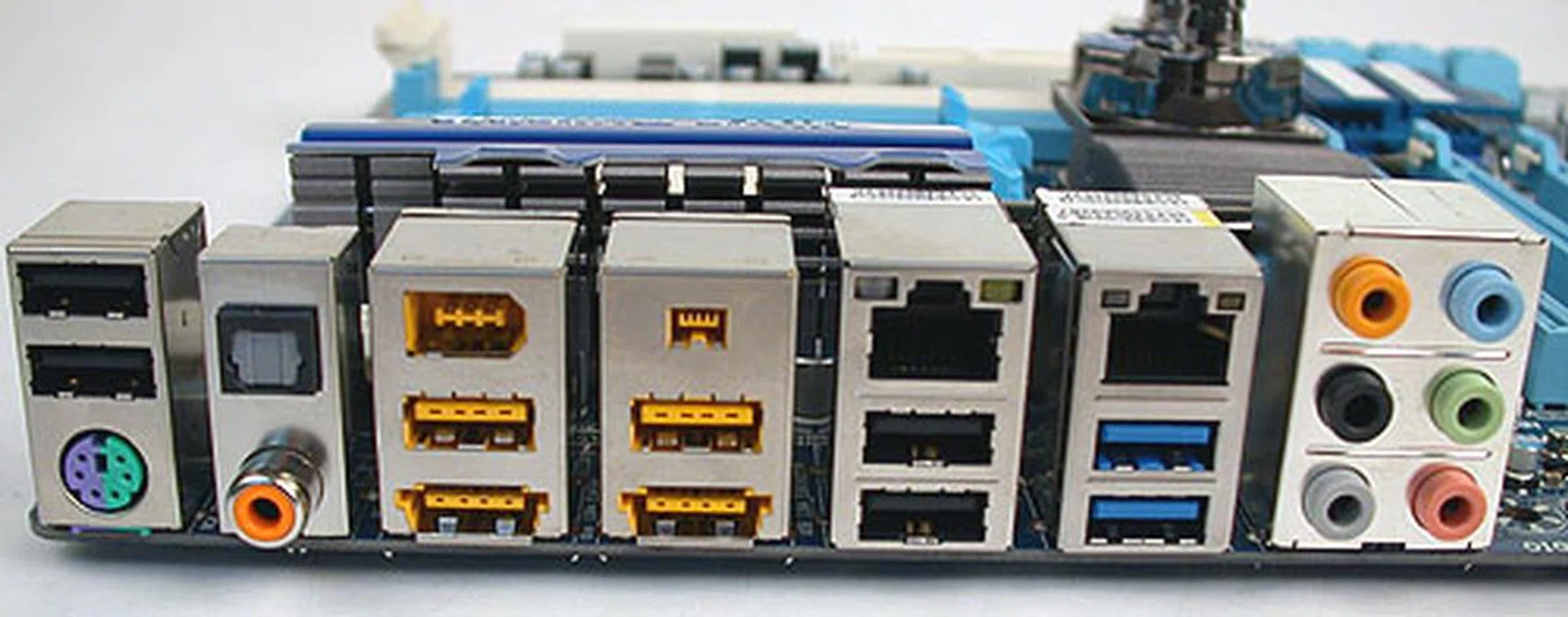 The rear I/O of this board includes FireWire ports, eSATA/USB combo ports, USB 3.0 ports (in blue) and even dual Gigabit LAN ports. Both coaxial and optical S/PDIF outputs are available.