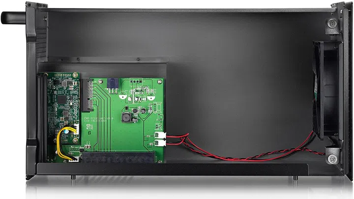 AKiTiO Node interior