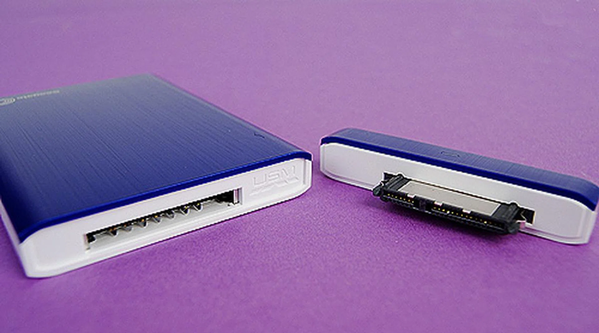 With the Universal Storage Module, users can change the interface of their drive. By default, the drive comes with a USB 3.0 adapter that is backward compatible with USB 2.0. Thunderbolt and FireWire 800 adapters can be purchased separately.