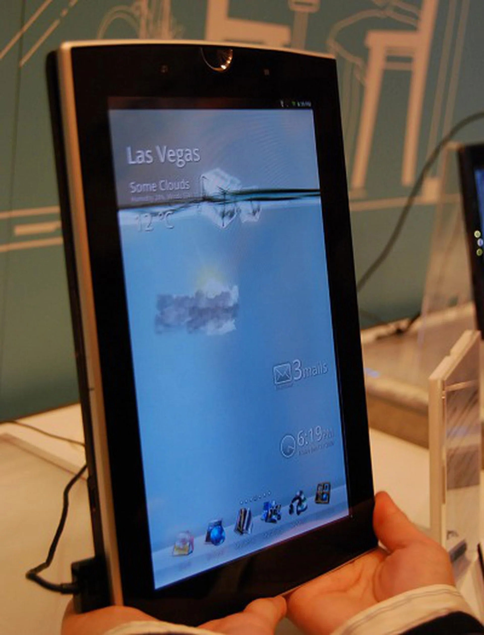 Next, meet the Eee Pad Slider, an NVIDIA Tegra 2 powered tablet with a slide-out QWERTY keyboard. It has a 10.1-inch WXGA capacitive touch screen, dual camera sensors, optional 3G module and all of this runs on an Android (Honeycomb) OS. Like the Memo above, the Slider too supports ASUS MyWave, an online content store with cloud services.