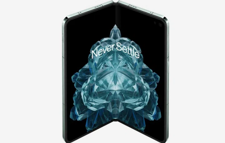 The crease is barely visible on the OnePlus Open.