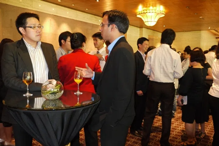 Seow Tein Hee, Tech Writer, having a casual conversation with Mr. Imran H. Khan, Communications Specialist, Nokia while the rest of the guests mingled in the background.