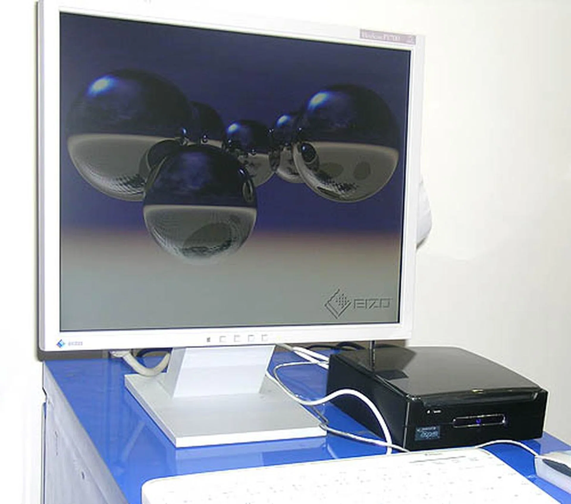 Unfortunately, the only Eizo we found at Sitex turned out to be a 17-inch FlexScan P1700. Three years of warranty for this 8ms LCD and a price tag of $329 is needed to bring home this cult Japanese brand.