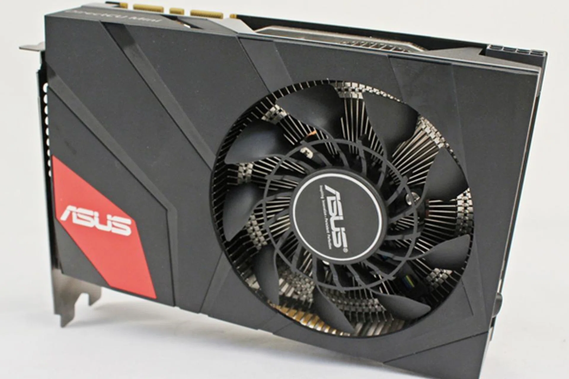 The ASUS GeForce GTX 670 DirectCU Mini OC is a compact form factor card that will fit into a mini-ITX or mATX PC chassis. With an overclocked GeForce GTX 670 GPU operating at a base clock of 926MHz and 2GB of GDDR5 video memory, this card is engineering proof of compactness without compromising on hardware requirements.