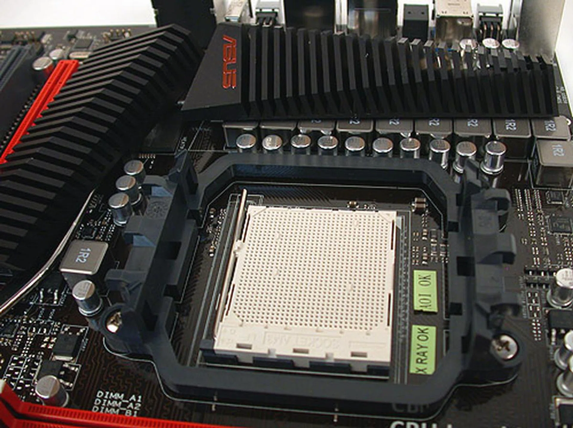 ASUS certainly has quite a fancy and visually arresting heatsink design which is also reasonably low-profile.