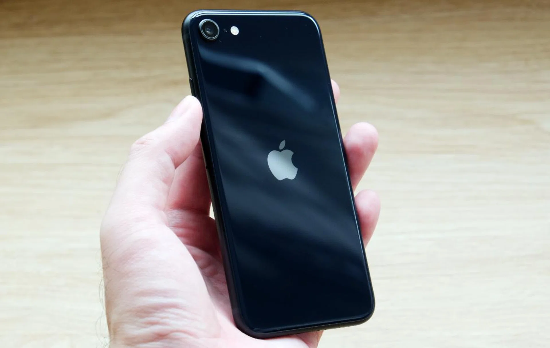 The build of the new iPhone SE is unquestionably premium. The sides are aerospace-grade aluminium and the back is glass.