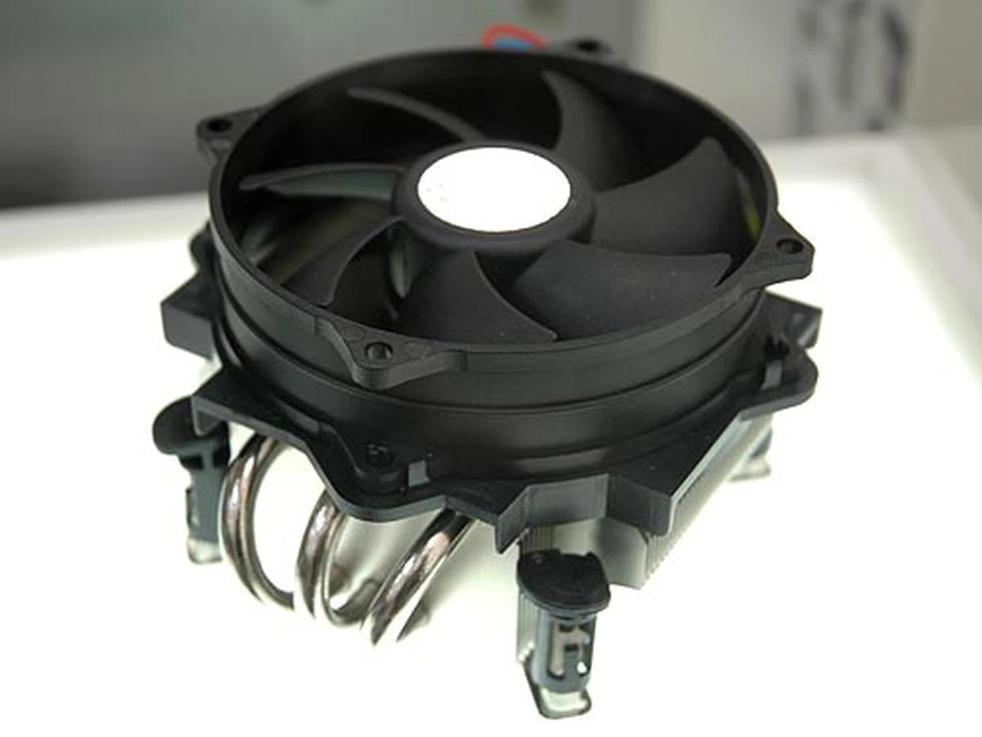 The Hyper L3 is a low profile LGA 775 cooler for applications requiring a smaller heatsink assembly. It features three heatpipes and a large 80mm fan. The Hyper L3 is perfect for use in slim chassis such as media center enclosures.