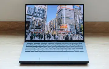 With the keyboard attached, it looks just like a regular notebook. Can you tell from this photo that it has two displays?