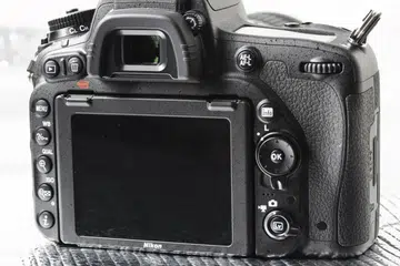 Slight shifts in the positioning of the "i" button, but the layout of the buttons should be familiar to Nikon users of recent camera models.