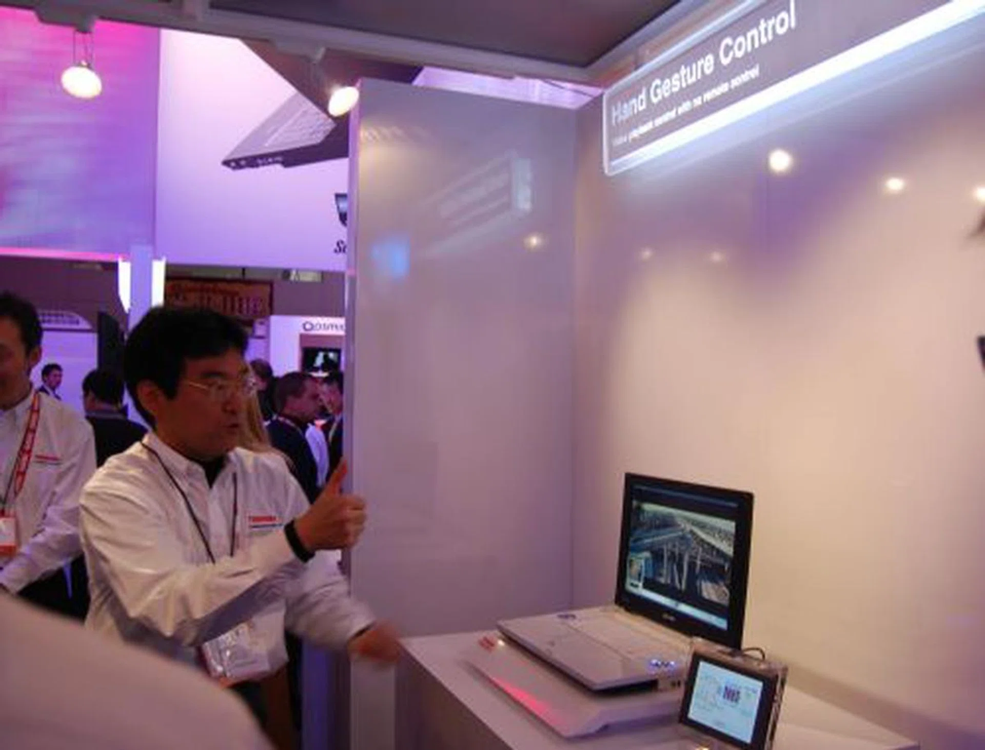  Toshiba showed us a hand gesture control demonstration with a QOSMIO notebook equipped with the SpursEngine co-processor. By gesturing in a certain direction in front of a cam-equipped QOSMIO built with SpursEngine, users can play or pause video. Not only that, Toshiba also showed real-time face morphing, video indexing and high-speed video editing and transcoding from MPEG2 to H.264 when editing and recording HD videos to HD DVD discs on the QOSMIO.  