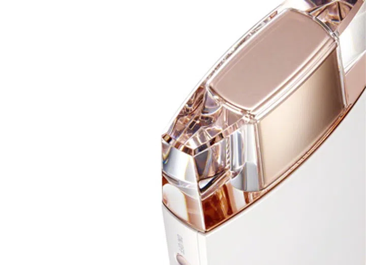 Swaroski elements have been used for the Cyber-shot DSC-KW11.