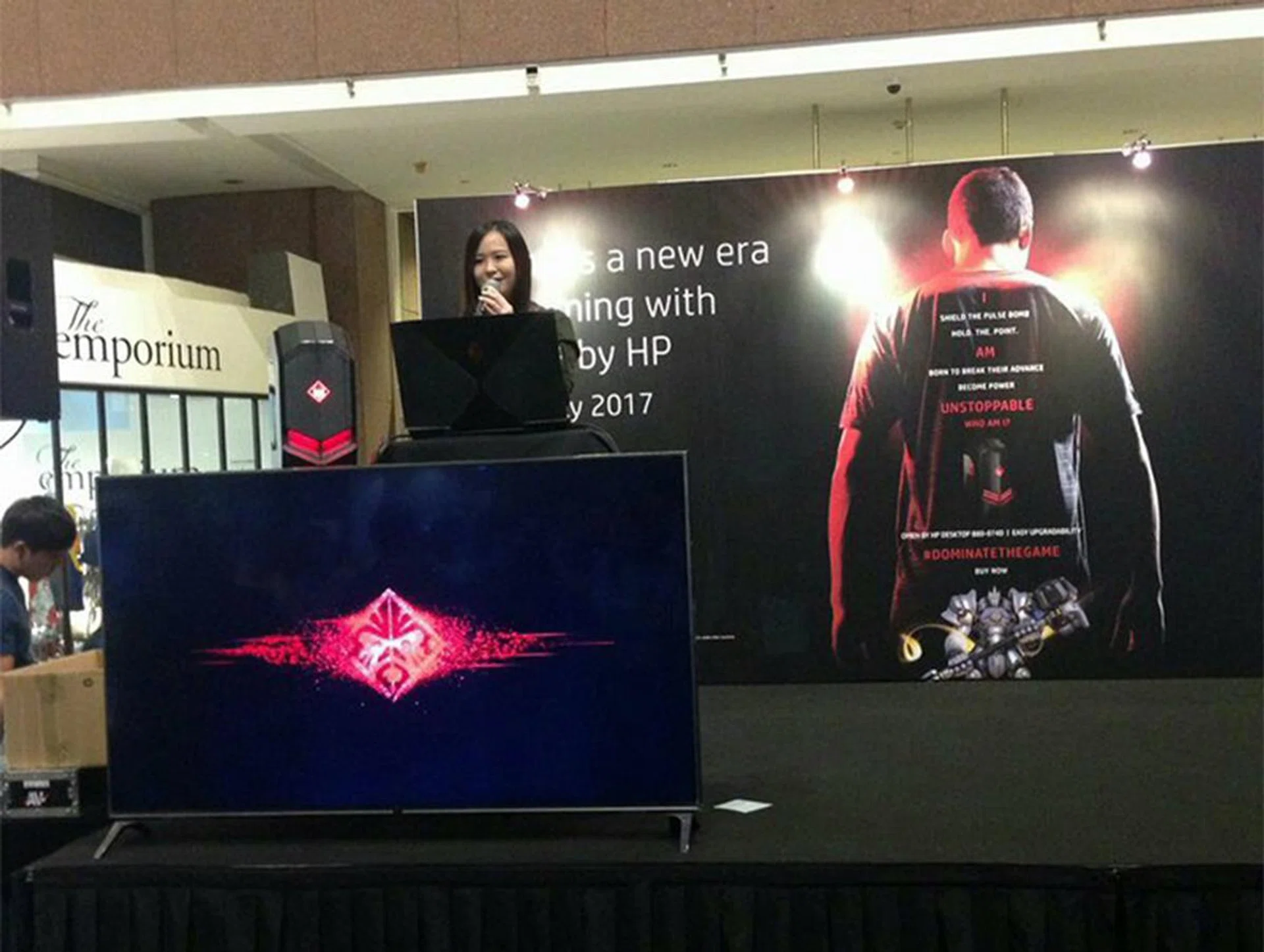 Miss Makino talks about her experience with HP's Omen gaming systems.