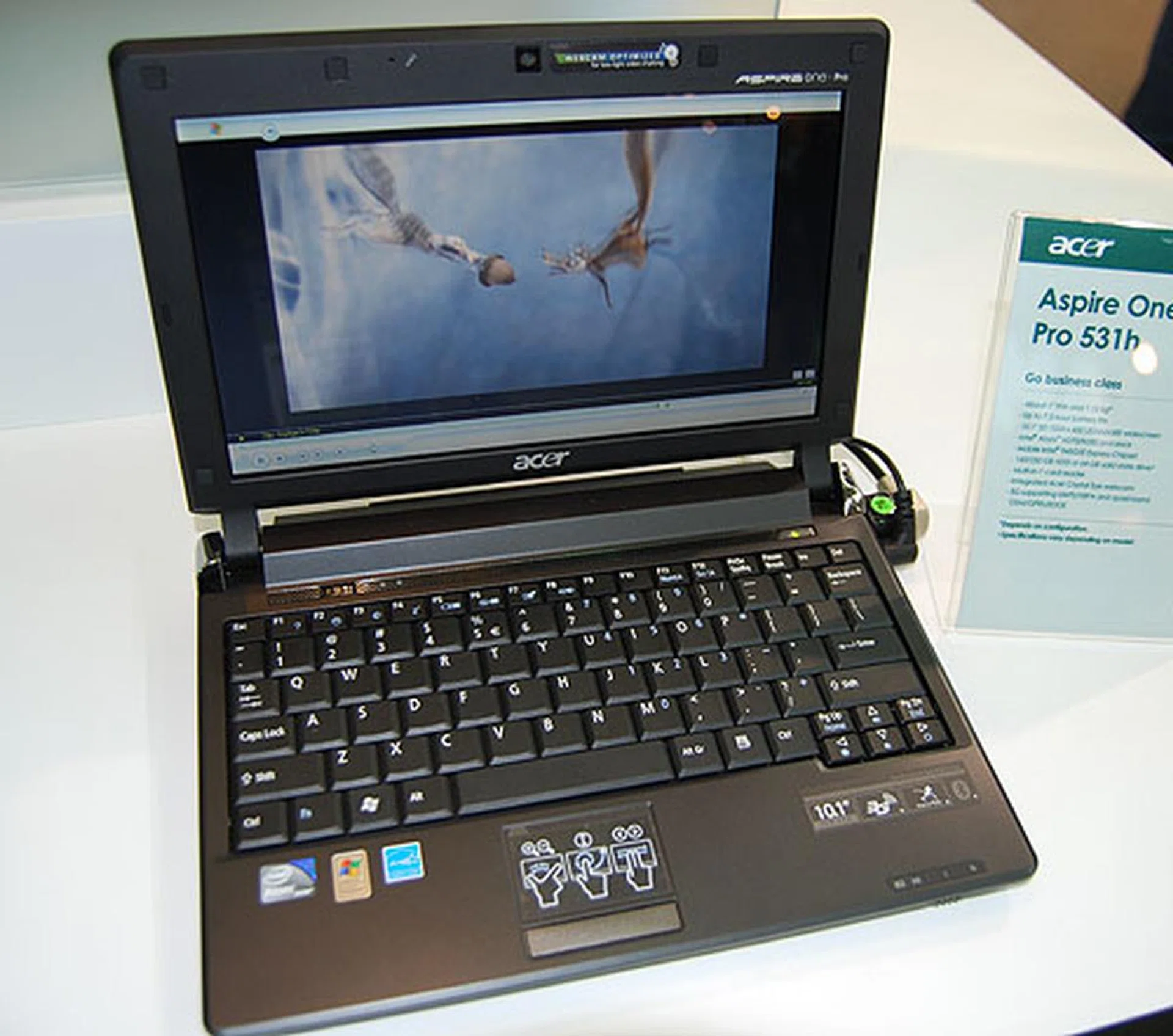 The 1.12kg Aspire One Pro 531h is aimed at the business user, with the basic Intel Atom processor with 945GSE chipset. What may attract the business class is its 3G support and its relatively long battery life (rated at 7.5 hours).