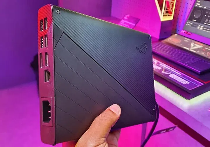 We're not kidding when we said the ROG XG Mobile is really compact. Who could have guessed that it hides a power adapter, an NVIDIA GeForce RTX 3080 GPU and lots of connectivity ports?