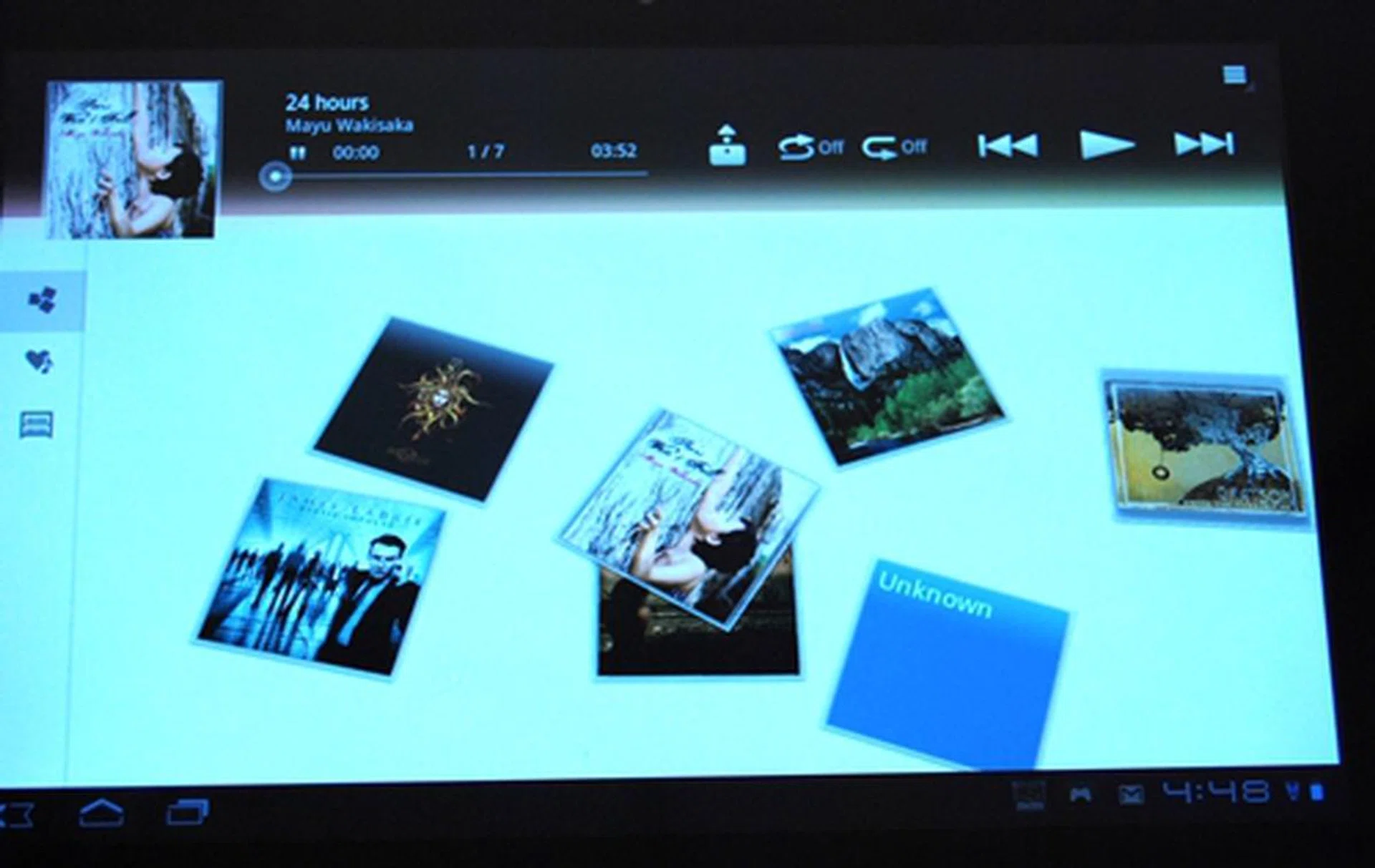 The music player interface is one of the best we have seen so far. The album art tiles are scattered in the center of the screen. You are free to arrange them in any way you like them to be.