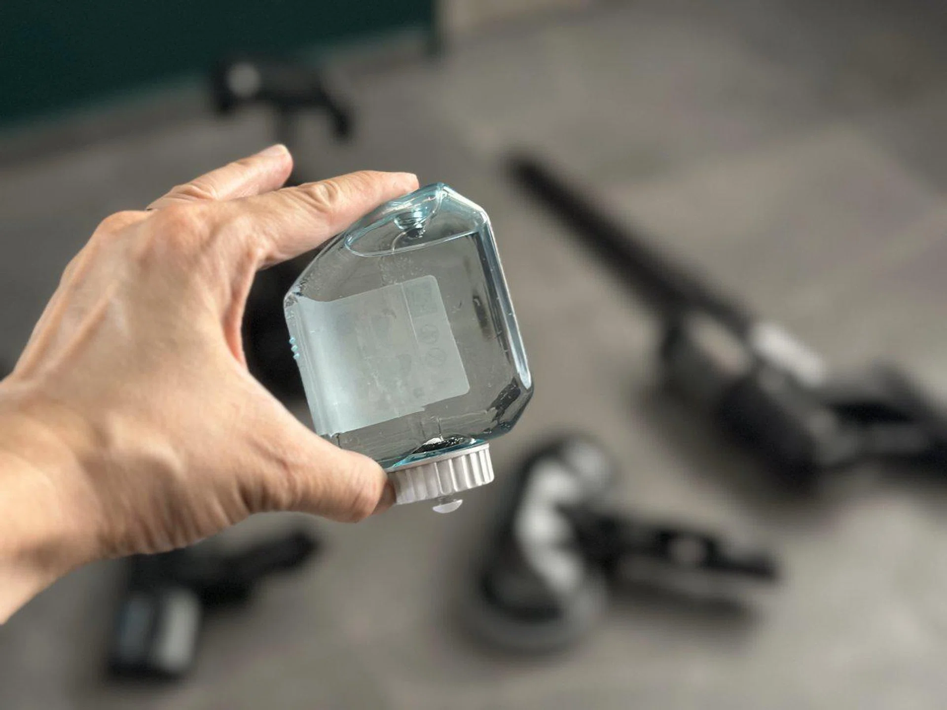 This tiny bottle is enough to clean a 100sqm apartment, saving so much more water than traditional mop and pail.