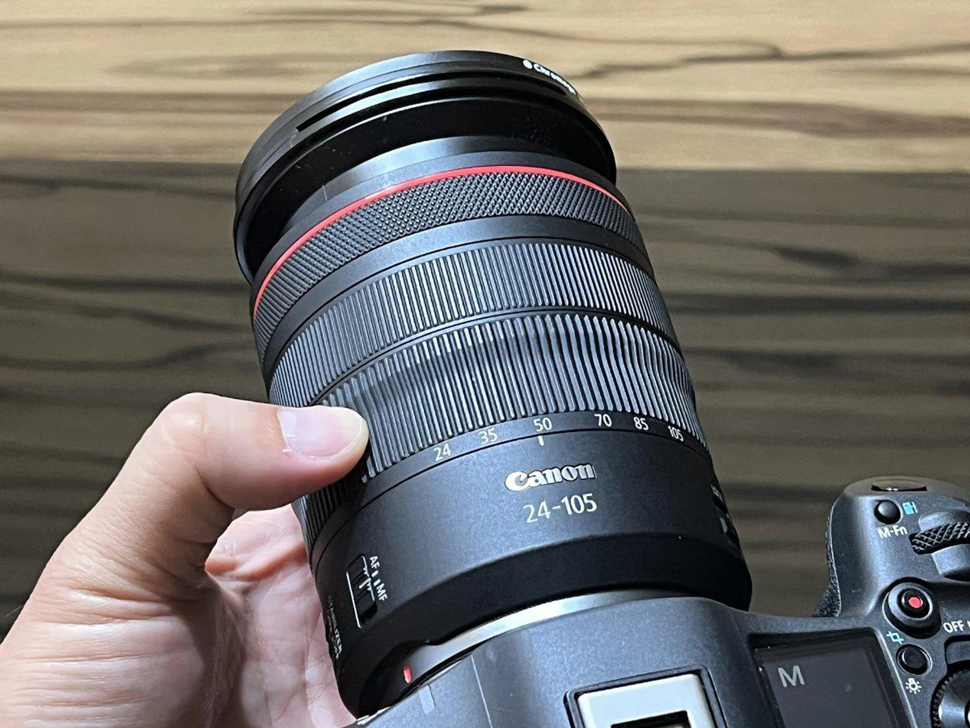 You can choose the RF 24-105mm f/4L IS USM as a kit lens option. Photo: HWZ