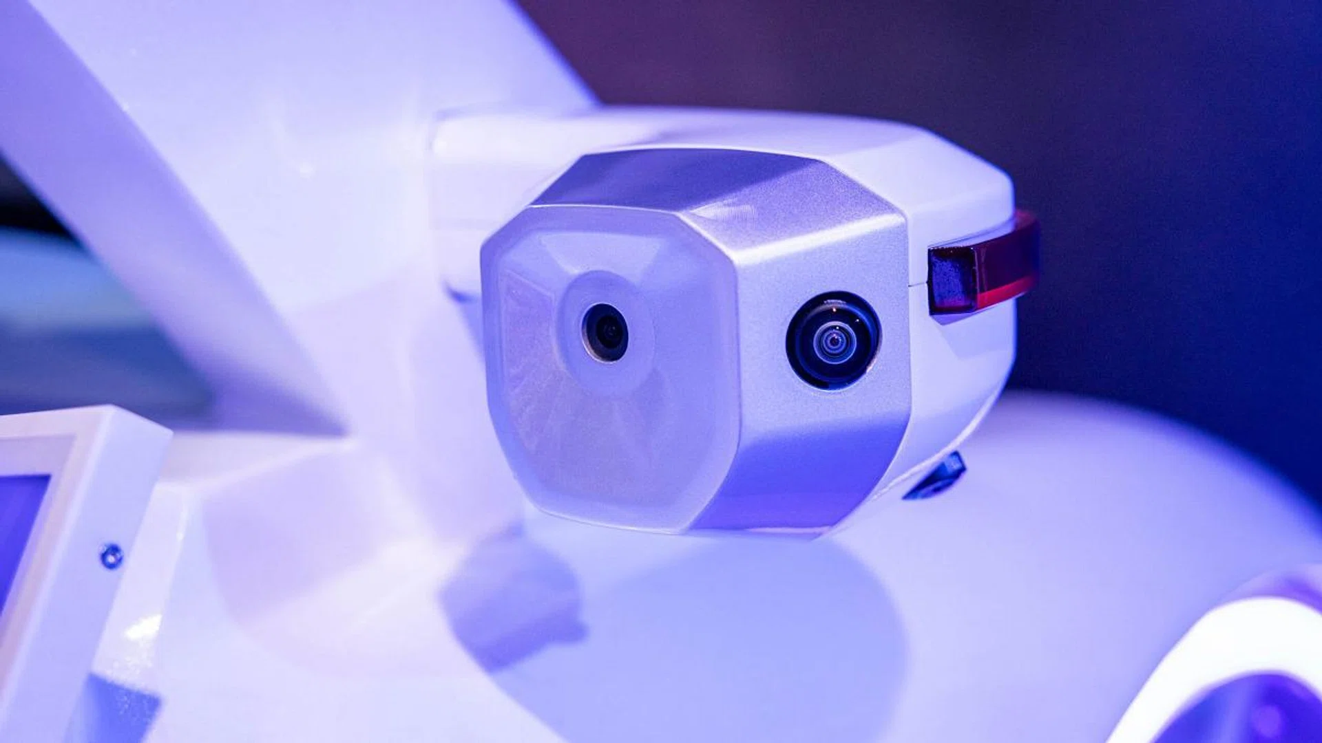 For example, E-mirrors operated by an array of cameras can use a zonal controller for sentry monitoring to save on power. (Image: Intel)