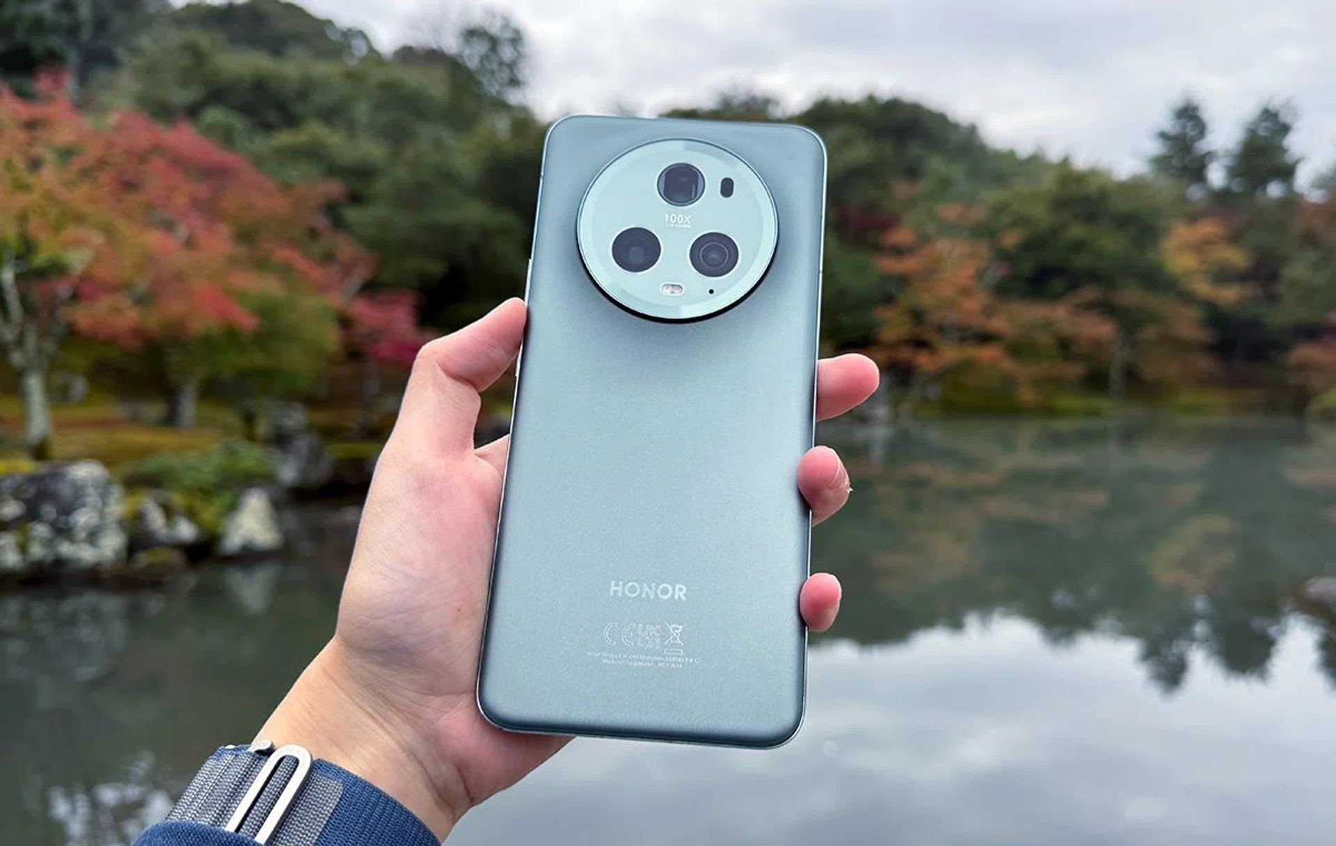 Honor Magic5 Pro.