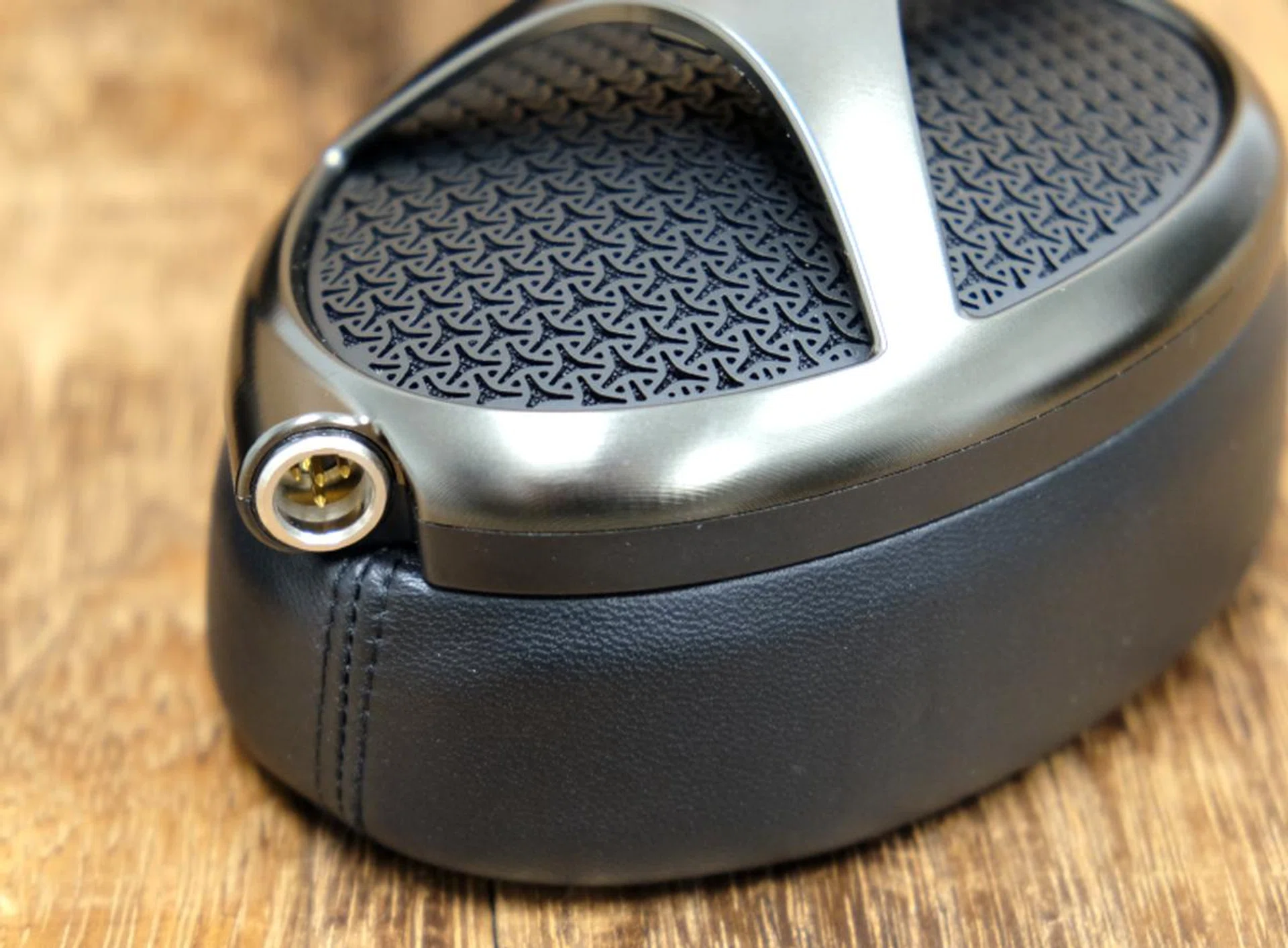 A closer look at the mini-XLR connector. Note also how thick the ear pad is.
