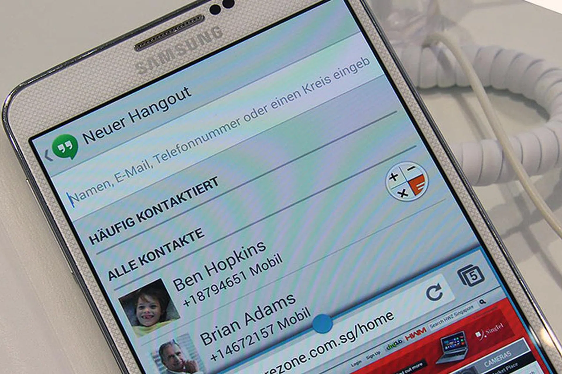 When you minimize a Pen Window app, it becomes a round icon that you can drag around the screen, ready to be summoned anytime.