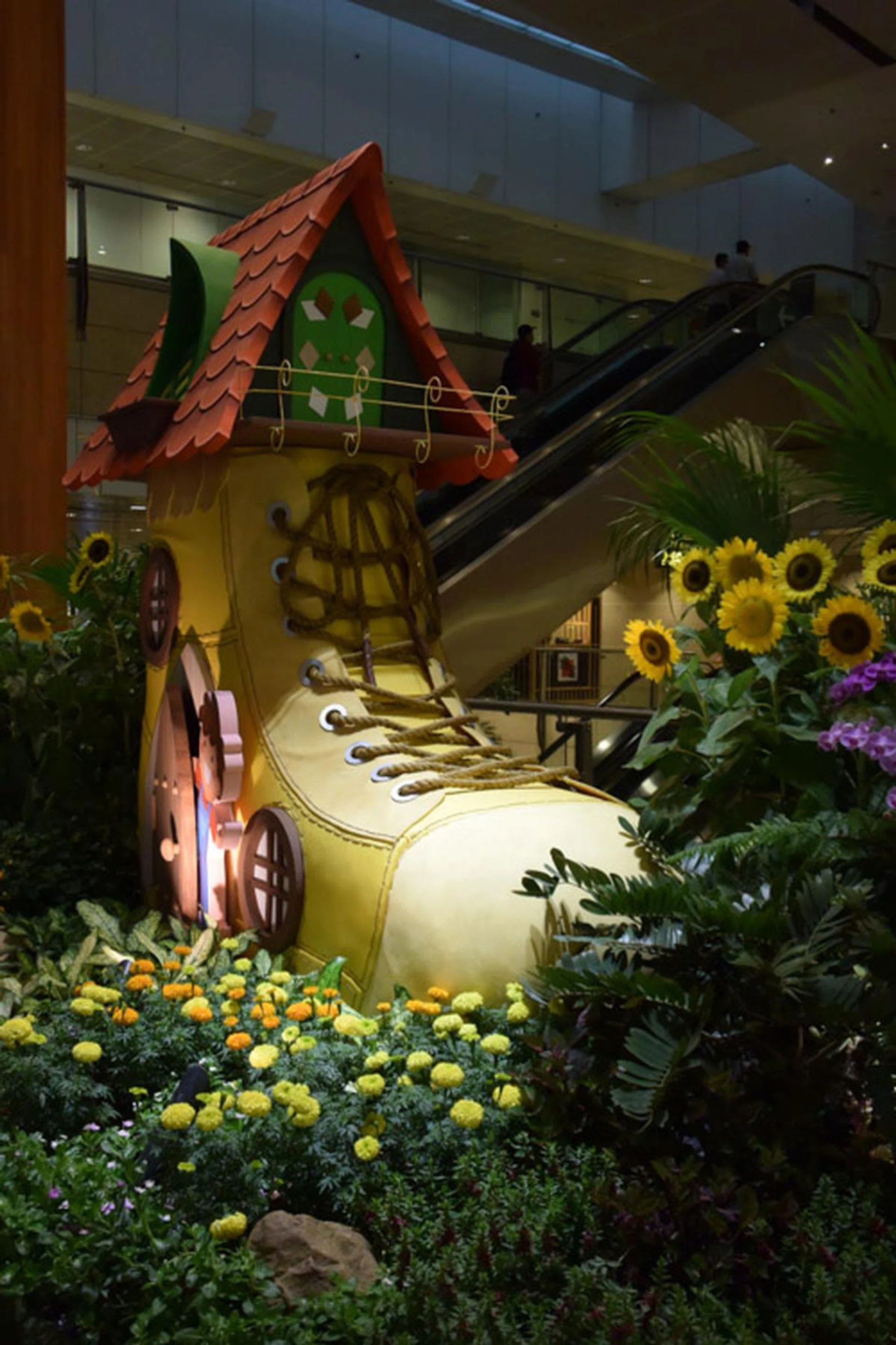 f/4.2 at 14.7mm, 1/60sec, ISO 1000