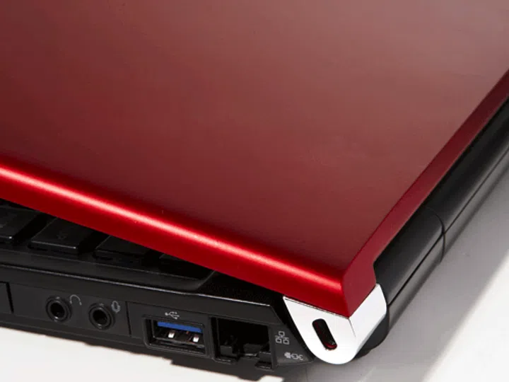 USB 3.0 ports are a must these days, and the Toshiba Portege R830 doesn't disappoint in terms of connectivity options. 