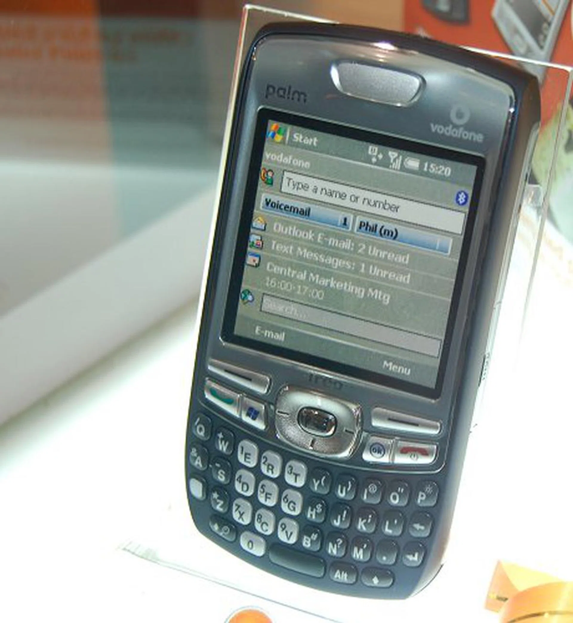 Another gem at the booth is the new 750v smartphone that's powered by Windows Mobile 5.0 and features 3G connectivity. The best bit is that it no longer has that annoying stubby antenna. 