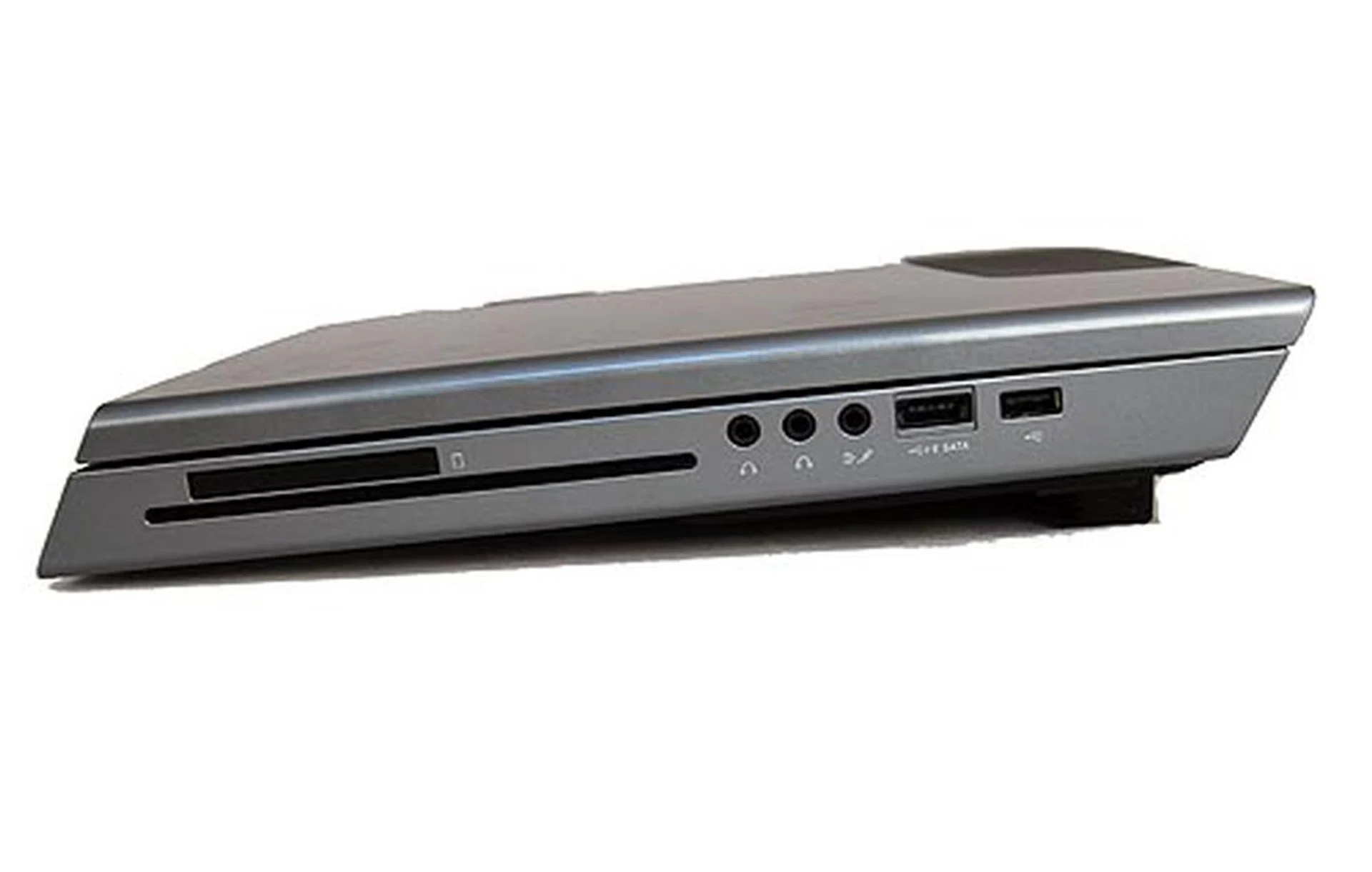 On the right hand side of the m15x you'll find the slot-loaded Blu-ray drive, ExpressCard slot, audio jacks, e-SATA/USB combo port, and a USB 2.0 port.