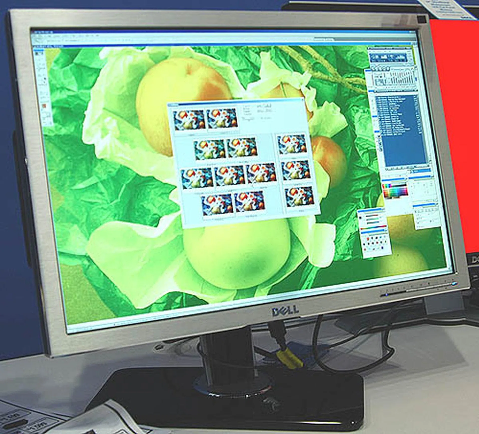  Did you know that this sleek new 27-inch Dell UltraSharp 2707WFP wide screen LCD was designed right here in Singapore? This incredible powerhouse of a monitor is HDCP compliant for your High-Def needs and works at a resolution of 1,920x1,200. It is on sale at the IT Show right now for an affordable S$1699.  