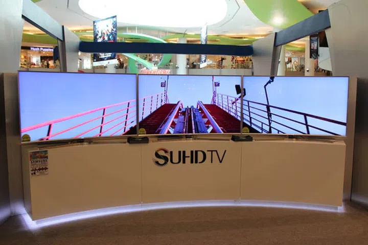 Three Samsung 65-inch JS9500 4K SUHD curved smart TVs side by side.