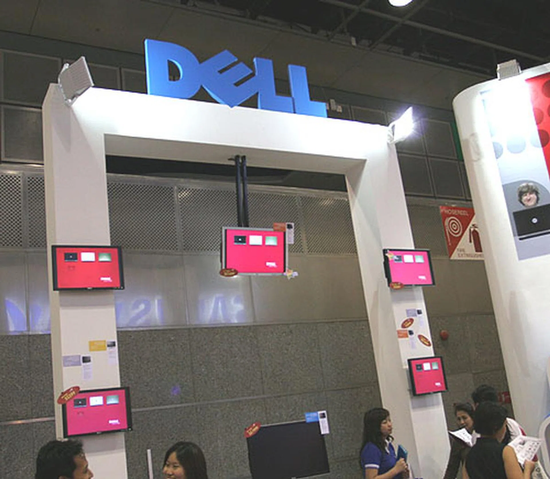  Dell's extensive range of LCD displays adorn its booth, with the 22-inch widescreen model going for $399. The UltraSharp 24-inch model with HDCP support and a variety of USB, DVI-D and VGA ports is also at a competitive price of $899 at Comex.  