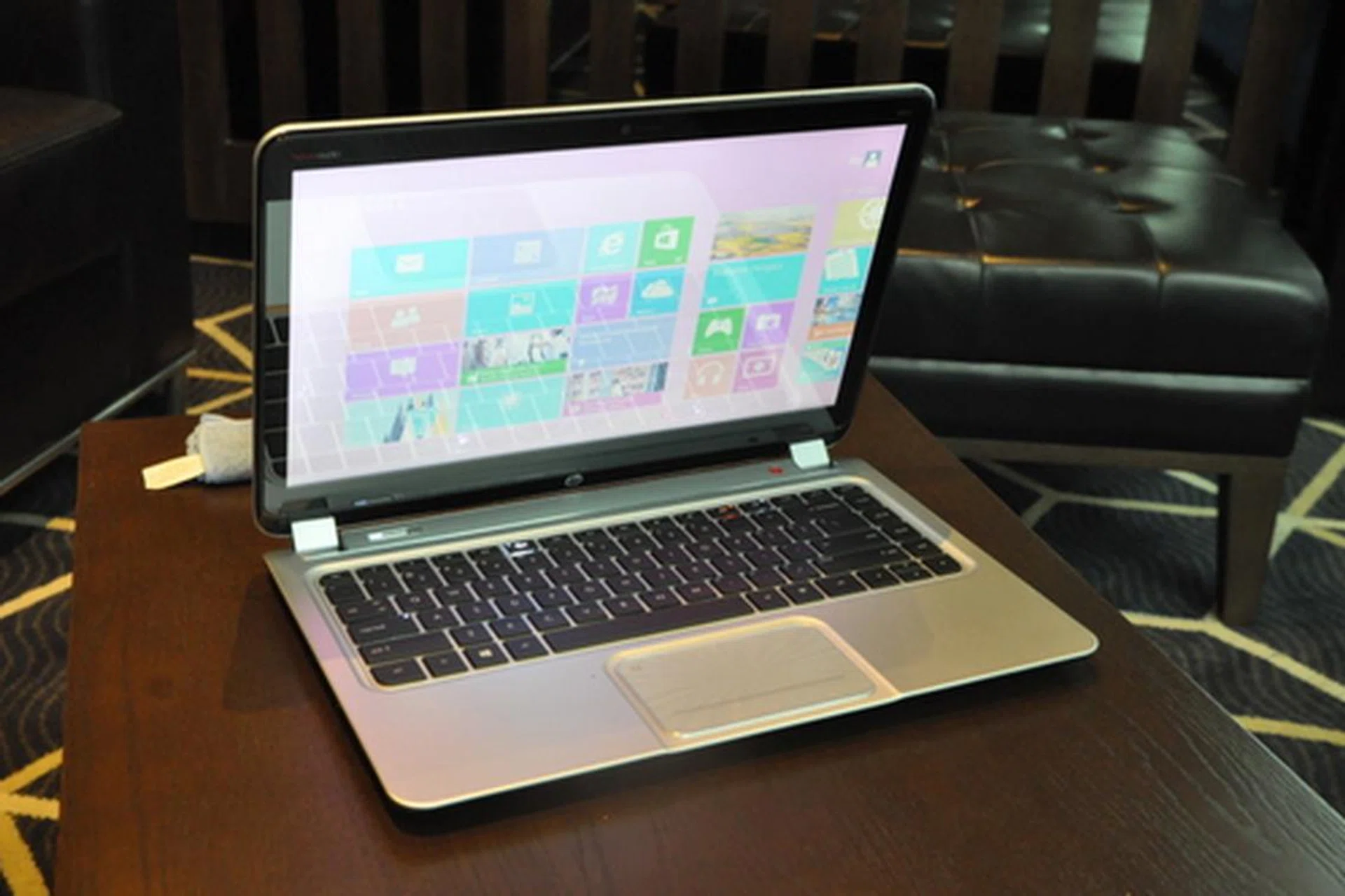 The HP Envy Touchsmart Ultrabook 4 looks just like the HP Envy 4 Ultrabook. The difference is that it's slightly thicker and heavier, likley due to the addition of touchscreen technology.