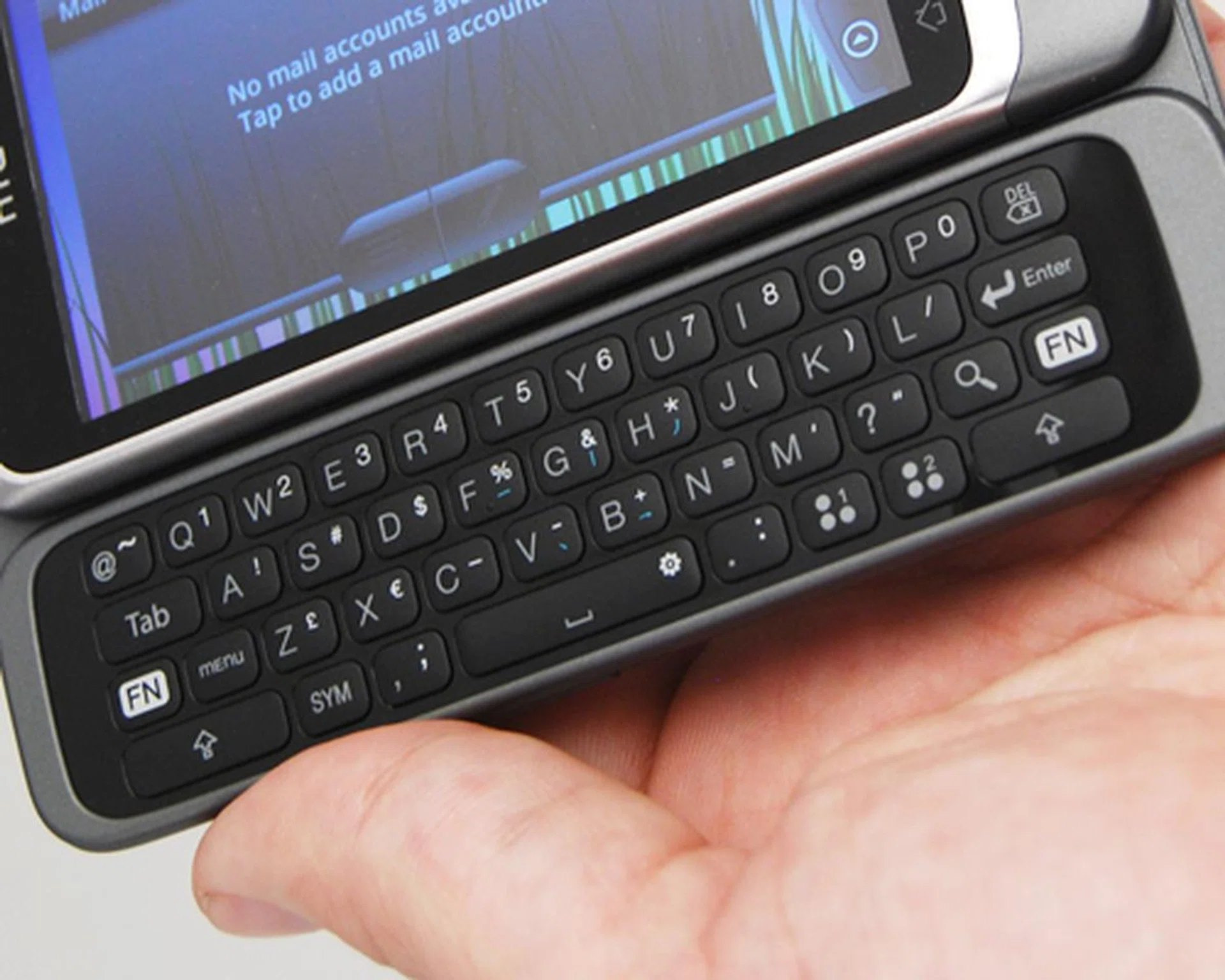 The Function and Caps Lock key are found on both ends. Unfortunately, we also noticed the absence of directional keys, thus relying on the screen and optical trackpad to navigate through the interface.